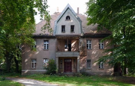  - Needs rehabilitation: Manor in Tschernitz, Spree-Neiße District