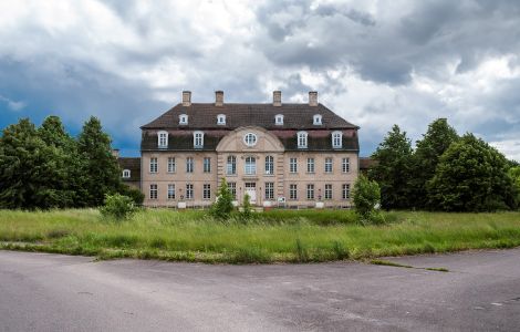 Vietgest, Schloßstraße - Baroque Palace in Vietgest (2012)