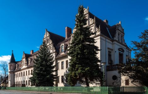 Benkendorf, Rosa-Luxemburg-Straße - Palace in Benkendorf (Teutschenthal)