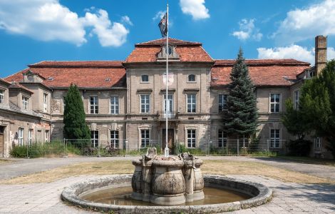 Plaue, Schloßstraße - Castle in Plaue, Brandenburg