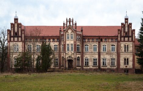 Walow, Schloßstraße - Walow Manor, Mecklenburg Lakes