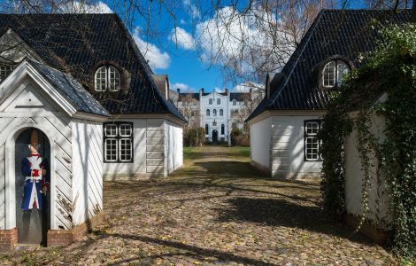 /pp/cc_by_sa/thumb-deutschland-schleswig-holstein-heiligenstedten-schloss.jpg