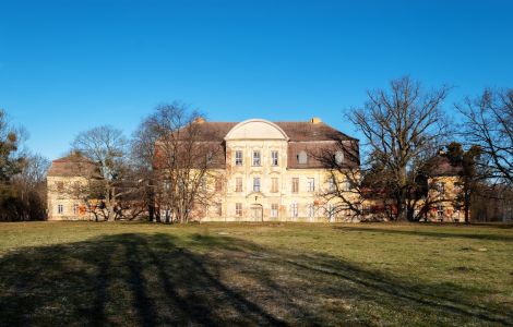 Kummerow, Dorfstraße - Baroque Manor in Kummerow, Mecklenburg Lakes