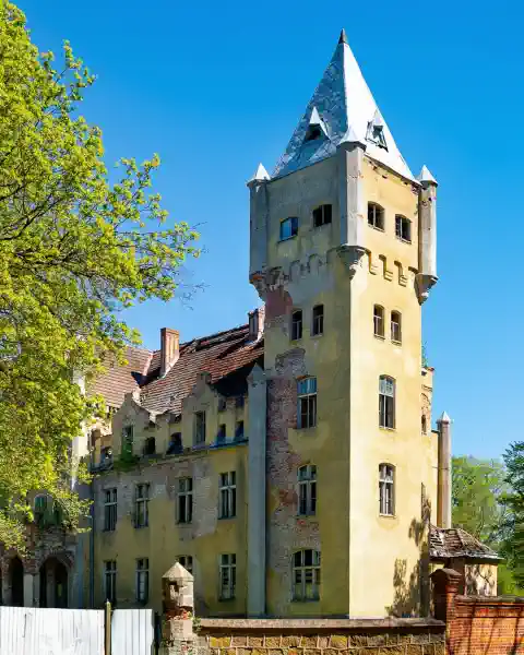 Bargain manor Poland