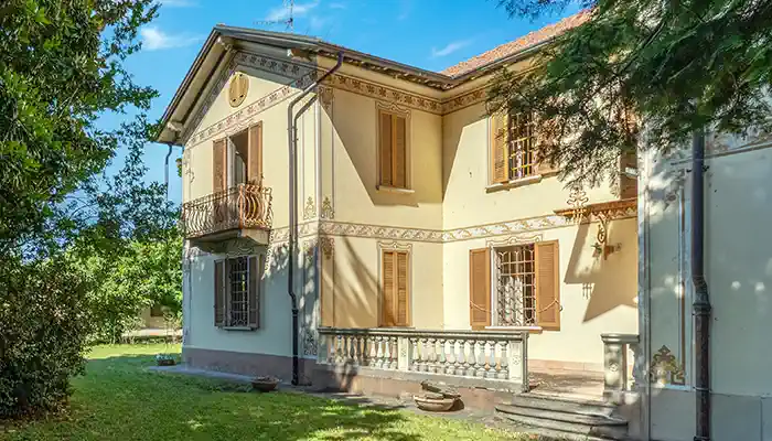 Period Villa with Garden in Lesa, Confidential Property Listing