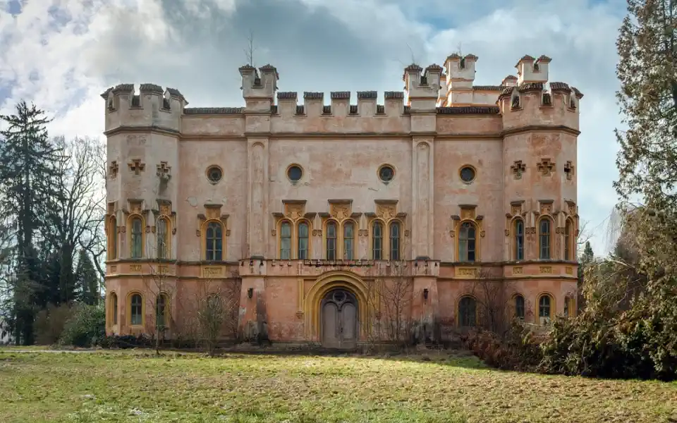 Revival architecture properties