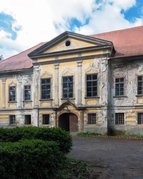 Photos /pp/lumen/castles-croatia.webp