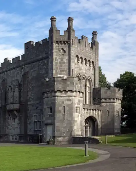 Photos /pp/lumen/ireland-castles.webp