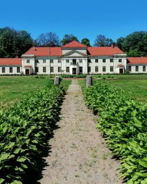 Photos /pp/lumen/manors-latvia.webp