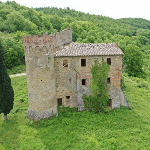 Abandoned castle for sale Umbria