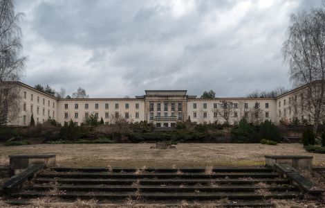 Lanke, Bogensee - Former "Free German Youth" University at Bogensee: Main building with lecture hall