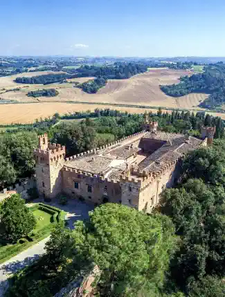 Tuscany castle estate: Castello di Oliveto, Castelfiorentino, Tuscany
