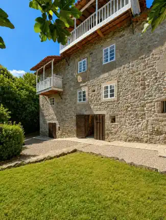 Historic stone house in Ribeira Sacra – restored character property with land