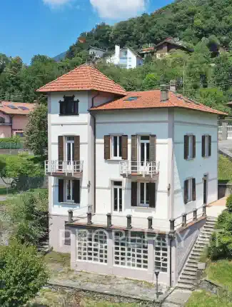 Classical Lake Como Villa with Panoramic Views