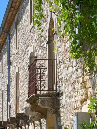 Provençal mas near Uzès - four suites, pools, and guest houses, Uzès, Occitania