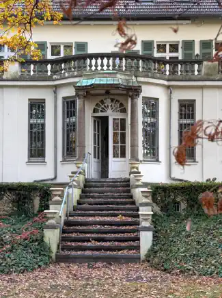Representative floor of a Baroque revival mansion with garden in Berlin
