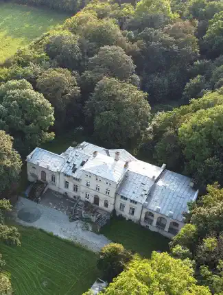 Manor house with park in a secluded location between Berlin and Poznań