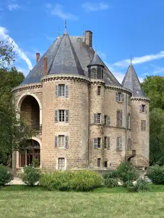Medieval moated castle with 215-acre estate near Valence, Valence, Auvergne-Rhône-Alpes