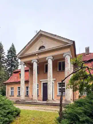 Manor house with parklands near Leszno