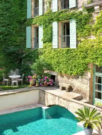 Character Townhouse near Uzès from the 16th and 19th Century with Garden and Pool, Uzès, Occitania