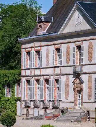 Early 17th century castle with 390 acres unleased grounds, Sens, Burgundy-Franche-Comté