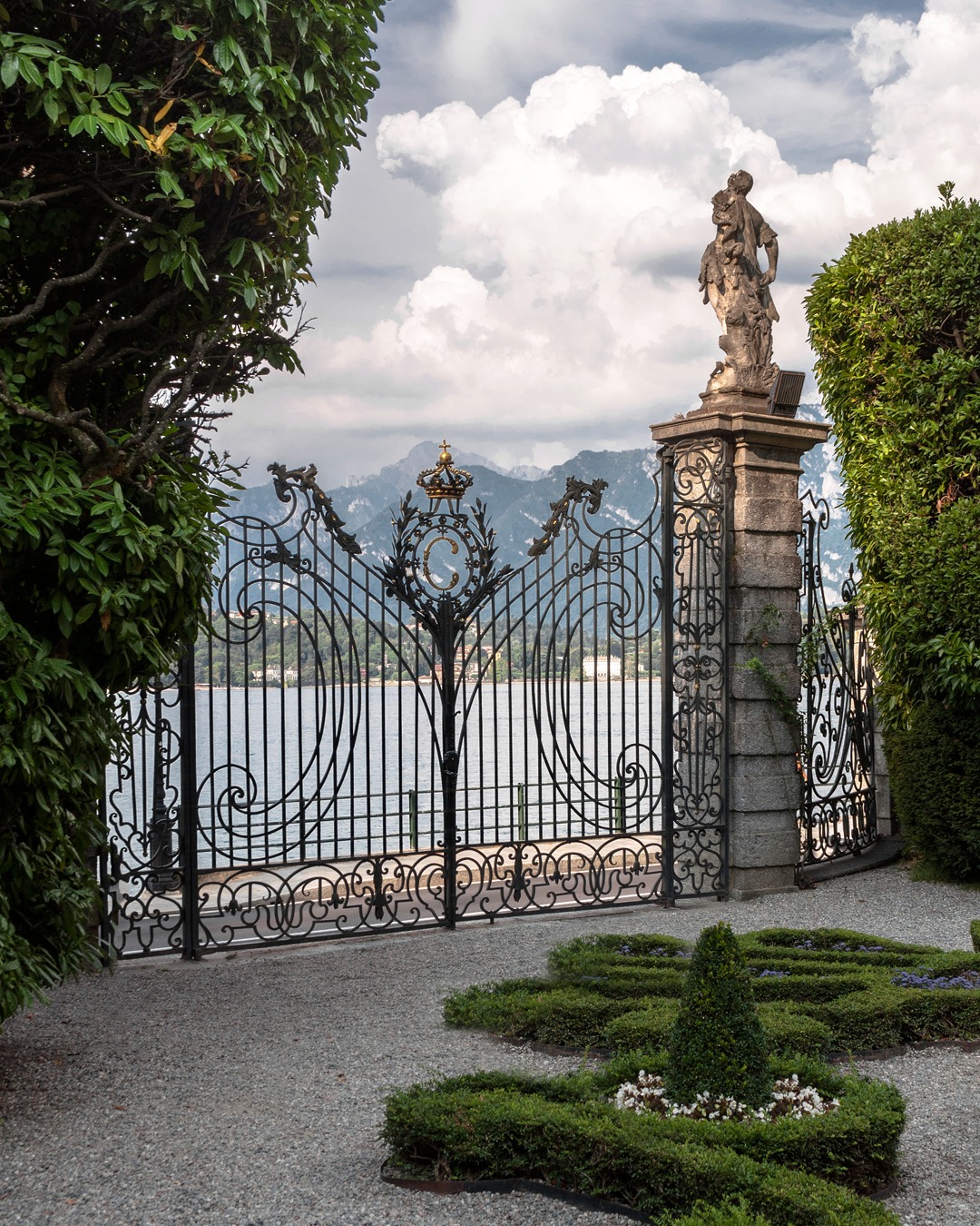 Villa Carlotta, Entrance gate
