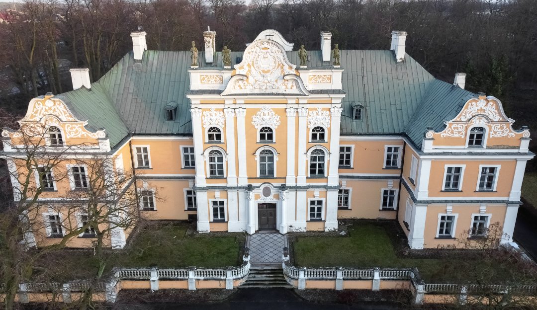 Beautiful baroque mansion in Poland: Czempiń