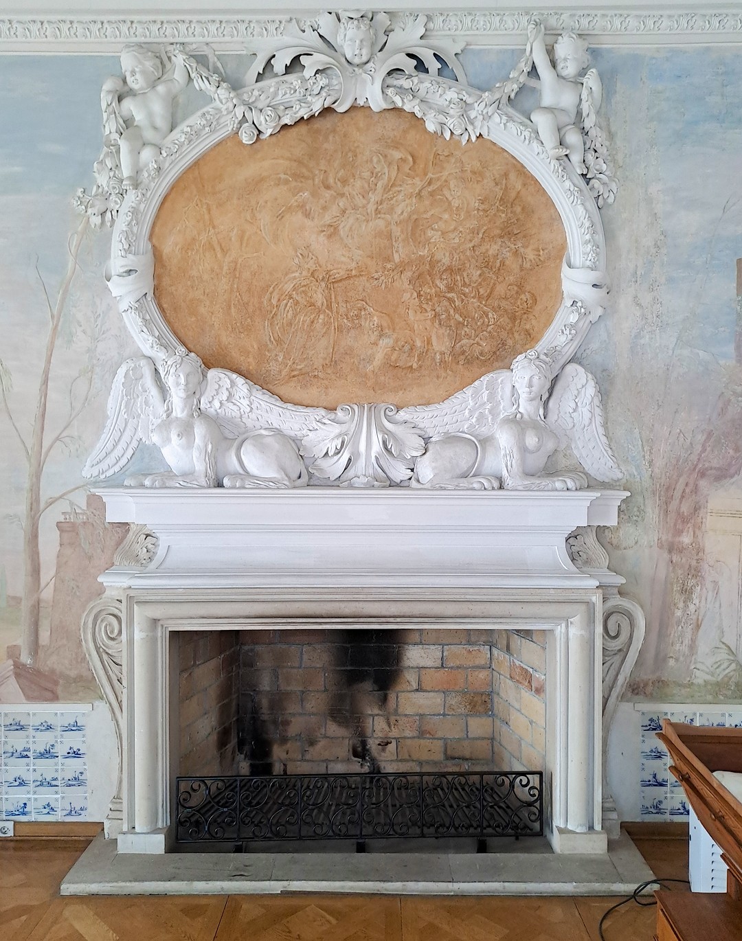 Otwock Wielki Castle, Fireplace