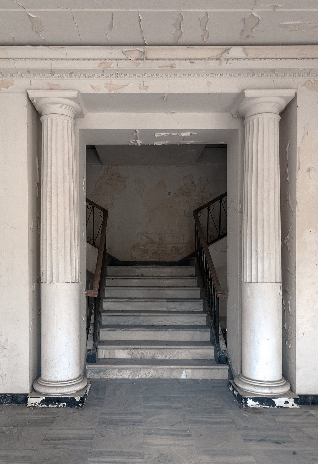 Palace in Młochów, Staircase