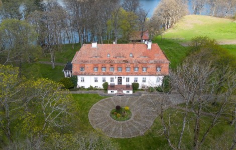 Sold country manor
