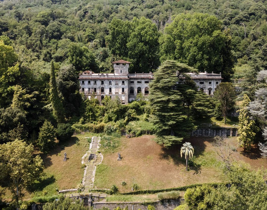 Abandoned villa in Lesa, Lake Maggiore