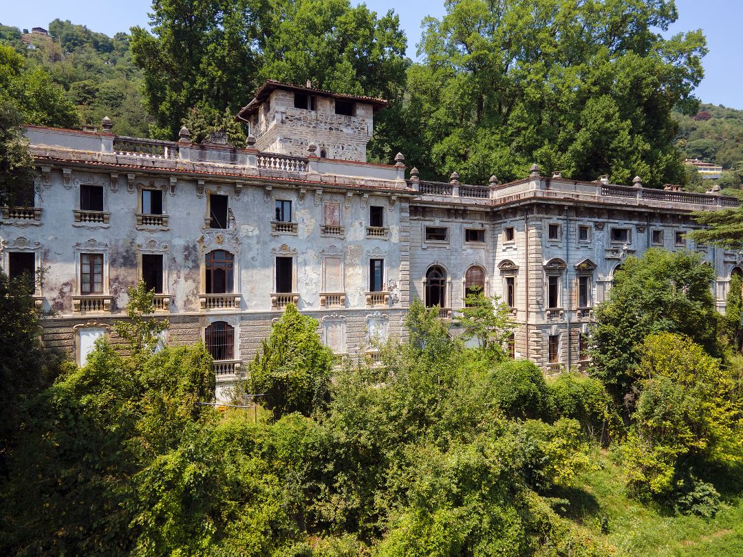 Old Villas for Sale on Lake Maggiore